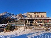 60 Al Rif. Albergo Monte Avaro con in alto a sx il Monte Avaro salito